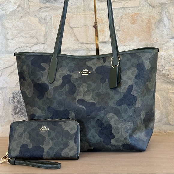 Coach camo - Picture 2 of 15